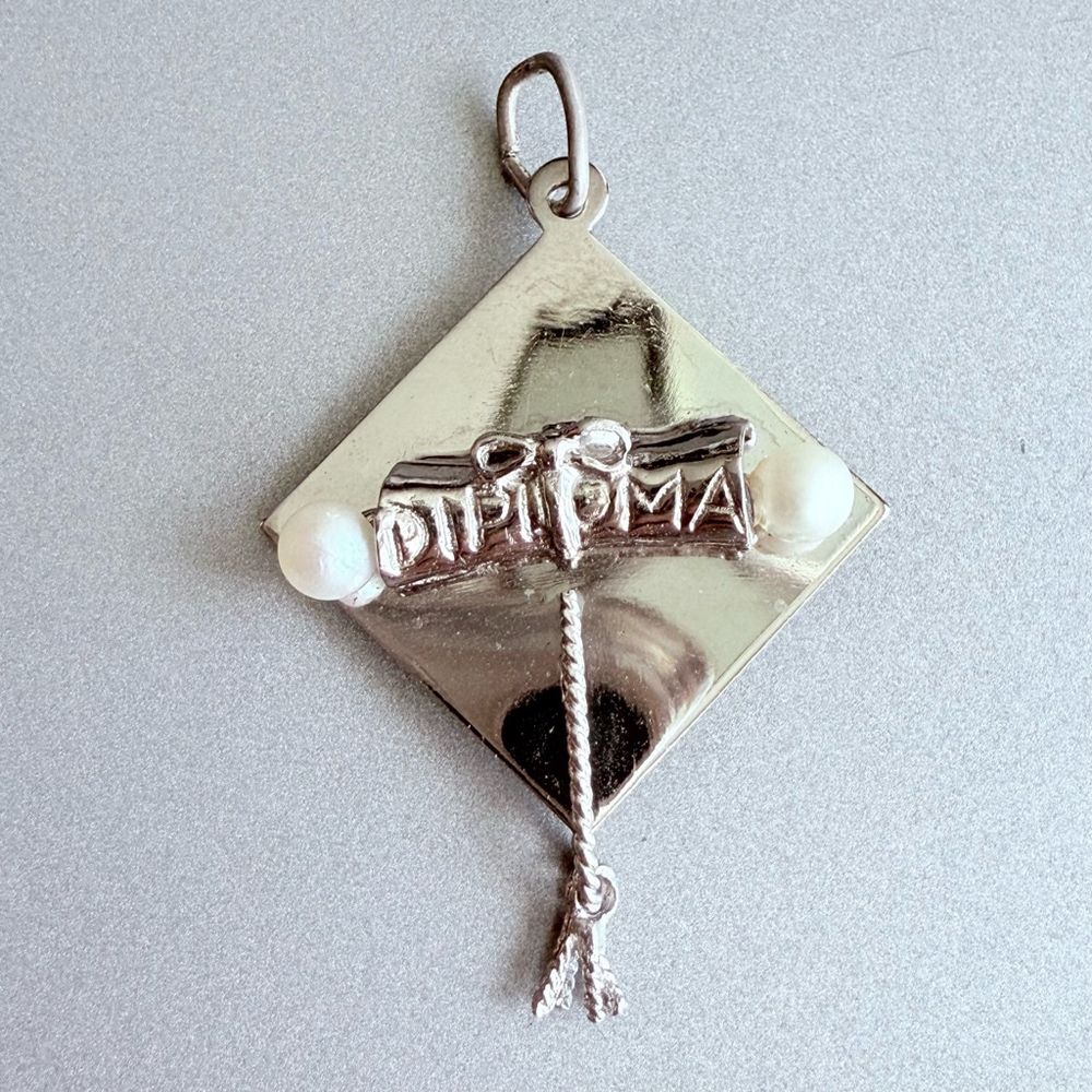 Sterling Silver 925 Graduation Diploma Cap Tassel Pearl Charm Pendant - Picture 4 of 5